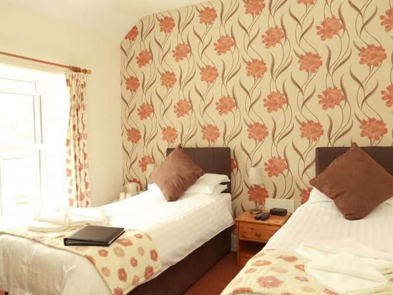 Twin En-suite Room (inc. Breakfast)